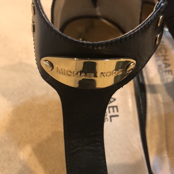 Micheal Kors Ladies size 7 shoes - Picture 3 of 6